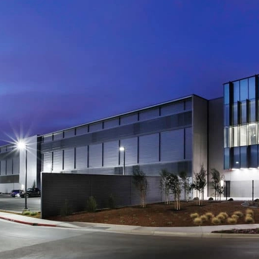 The exterior of a large-scale data center in North America_529_529.png
